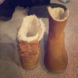Koolaburra by ugg big girls size 5